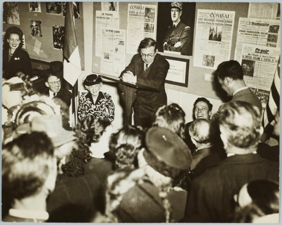 Jean-Paul Sartre expounding on his idea of ''littérature engagée,'' or ''committed literature,''  in 1945, at the Maison Française of Columbia University, New York.